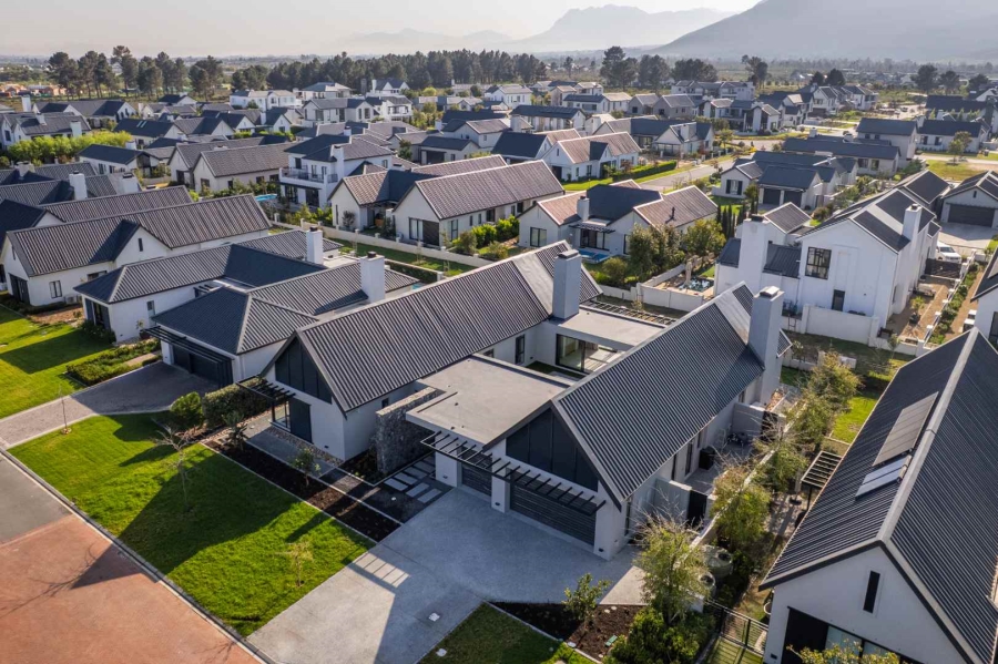 To Let 4 Bedroom Property for Rent in Val De Vie Estate Western Cape